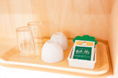 【備品】ロビーにて緑茶等をお渡ししております