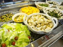 ミニサラダバー・イメージ - ご宿泊の朝食時に自由に選べる。内容は日によって変更あり