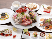 創作フレンチに伊勢海老と旬のお造り盛り合わせがついた創作フレンチ＋伊勢海老と旬のお造りコース（一例）