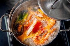 【1泊2食】≪Winter Only≫アクアパッツァ鍋プラン～待望の冬期限定メニュー。ダッチオーブンde煮込む”熱々の美味”～＜”GLAMPING CABIN 安心院”＞