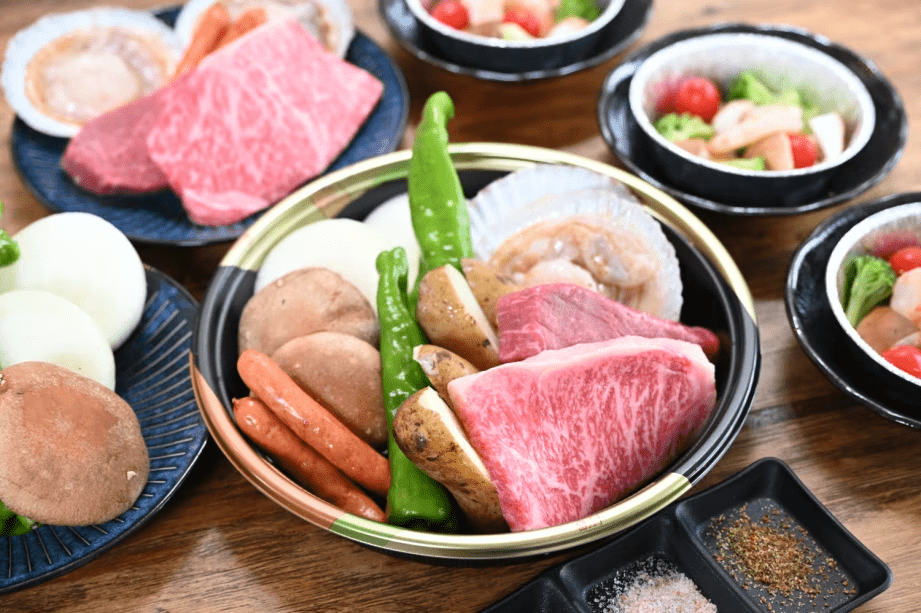 【1泊2食】＜premium stay＞国産牛サーロイン＆フィレの贅沢BBQプラン～新鮮な山海の美味旬彩をアウトドアスタイルでご堪能。自然を感じる広々とした空間で愛犬と楽しむグランピングstay～