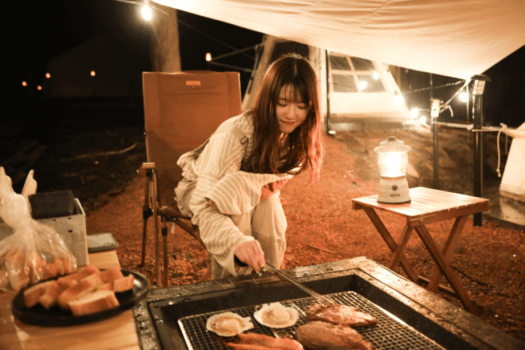 S'more Forest – 5m Bell Tent Enjoy a relaxing stay in a 5-meter bell tent nestled in nature.