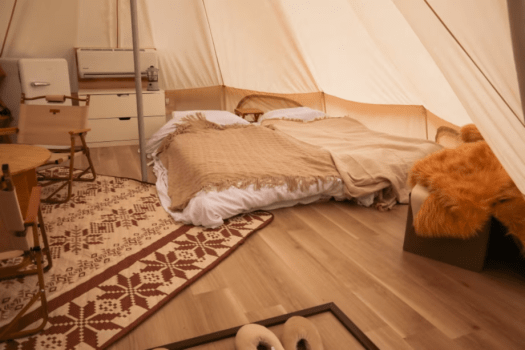 S'more Forest – 5m Bell Tent Enjoy a relaxing stay in a 5-meter bell tent nestled in nature.