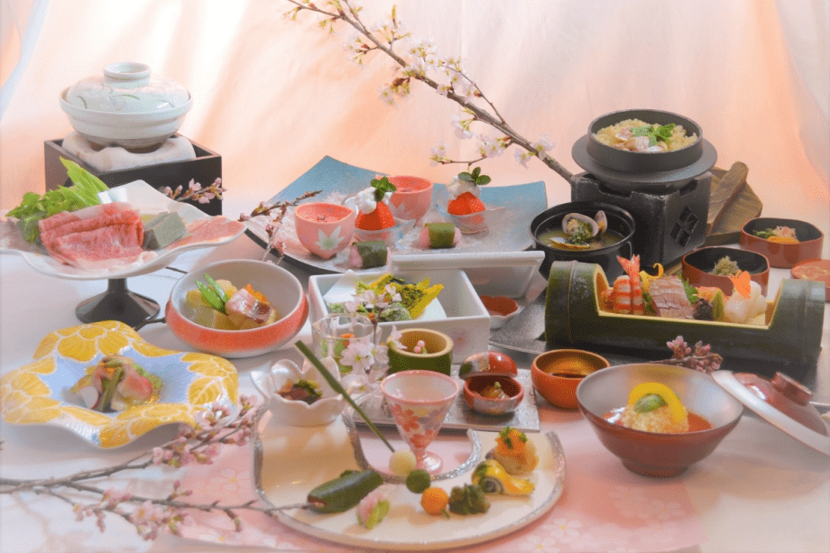 桜の見えるお席で春の特別会席をご堪能ください