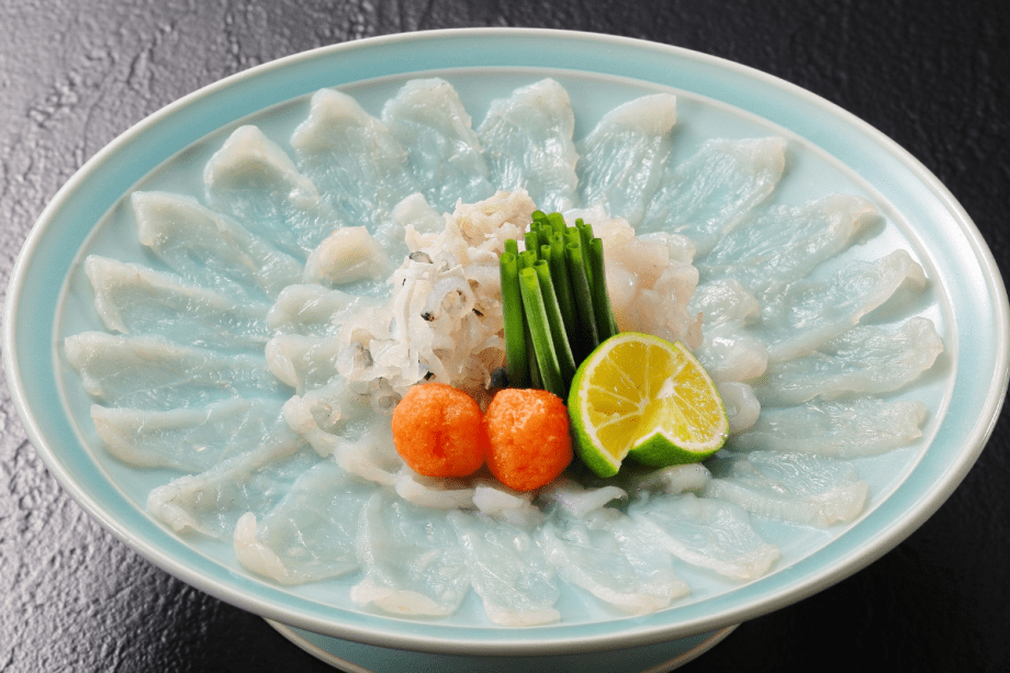 【ふぐ料理】包丁さばきも見事なふぐ刺し