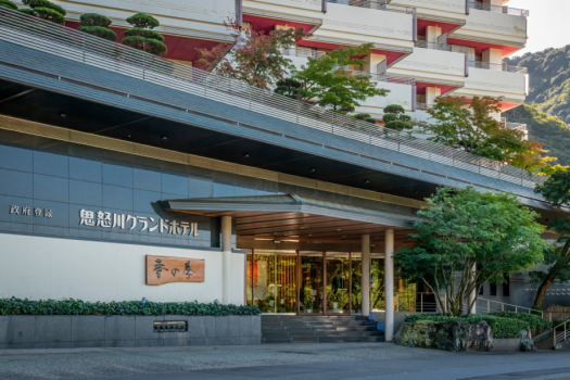 情緒あふれる日本庭園を囲むゆとりと寛ぎの宿