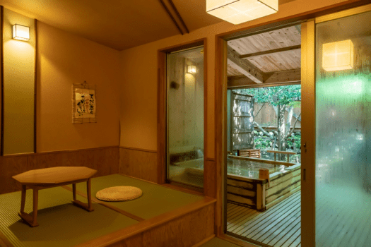 【貸切風呂】貸切風呂は浴槽と洗場とは別にそれぞれお休み処もございます。