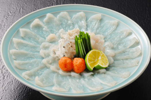 【ふぐ料理】包丁さばきも見事なふぐ刺し