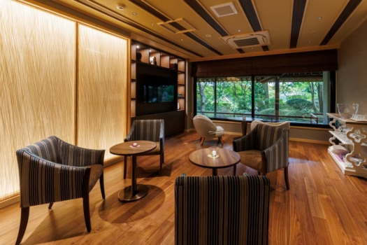 【静龍フロア｜プレミアムラウンジ】お休み前やご出発前などゆったりとしたひとときをお過ごしいただけます。