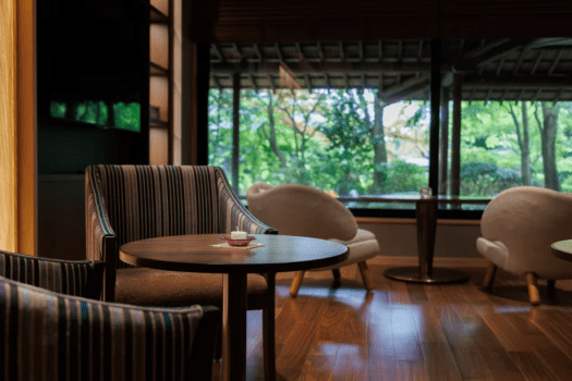 【静龍フロア｜プレミアムラウンジ】美しい景色を眺めながら優雅な時間をお過ごしください。