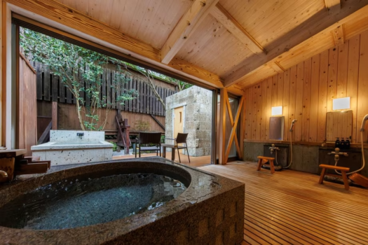 【貸切露天風呂「小槌」】「岩の湯」プライベートな空間で、鬼怒川の名湯をお楽しみください。