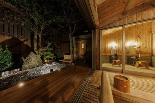 【貸切露天風呂「龍宮」】「木の湯」心地よい静寂に包まれる空間をお過ごしください。