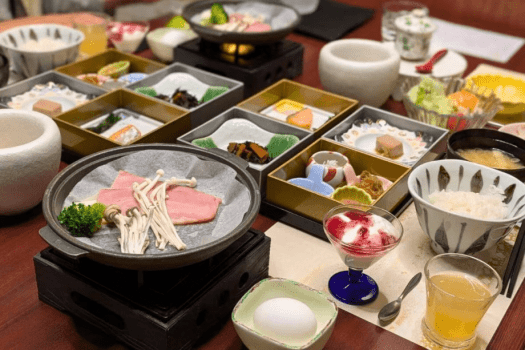 【こだわり朝食和膳】一日の始まりにぴったり！地元食材と栄養バランスにこだわった和朝食です。