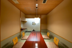 個室または半個室のお食事処にてゆったりとお召し上がりください（画像は一例です）