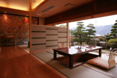 和風ダイニング「和伽那」半個室一例　ゆっくりとお食事をお楽しみ下さい。