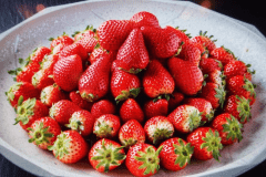 大きくて食べ応えのある実と、ジューシーな果汁が絶品！栃木うまれのとちおとめ※画像は4～5人前イメージ