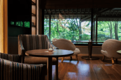 【静龍フロア｜プレミアムラウンジ】美しい景色を眺めながら優雅な時間をお過ごしください。