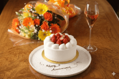 記念日を彩るお手伝い。ケーキまたは花束のいずれかをプレゼントいたします。ご予約時にご希望をご連絡ください。※ケーキはイメージになります。 記念日を彩るお手伝い。ケーキまたは花束のいずれかをプレゼントいたします。ご予約時にご希望をご連絡ください。※ケーキはイメージになります。