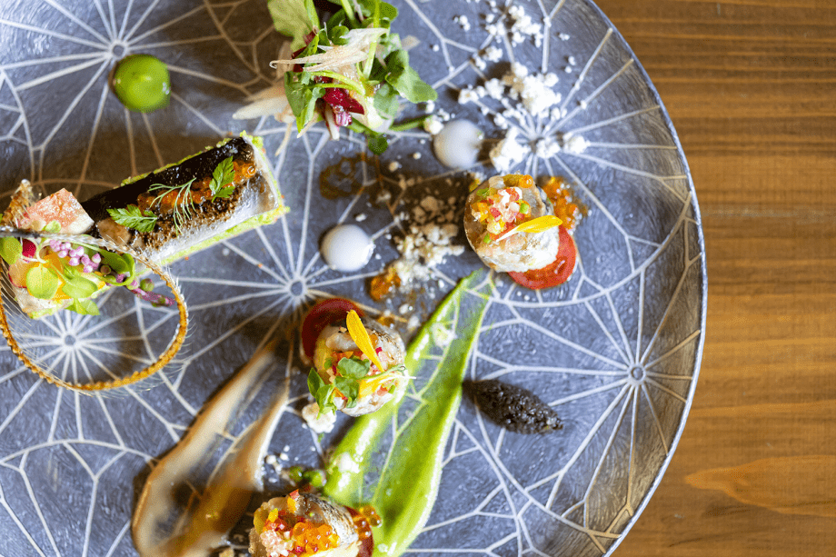 【夕食】［イメージ］ 目でも舌でも楽しめる、華やかなヒトサラも。