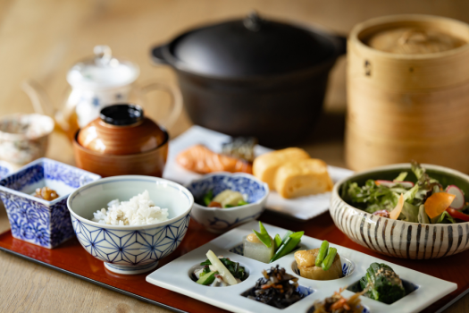 【朝食】 新鮮な地元の食材をつかった和御膳を堪能。