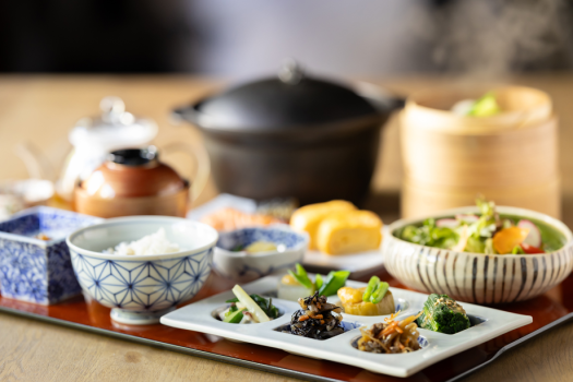 【朝食】 新鮮な地元の食材をつかった和御膳を堪能。