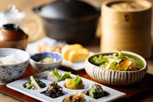 【朝食】 新鮮な地元の食材をつかった和御膳を堪能。