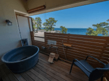 [本館]【露天風呂付洋室（四畳和室付き）】海を見ながら露天風呂をお楽しみいただけます。