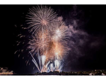 アタミ海上花火大会を特別観覧席で。無料で送迎いたします。(要予約)