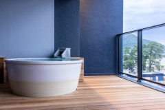 【新館】デラックススイート／露天風呂付和室 海一望 3ベッド30畳間 角部屋 92ｍ2