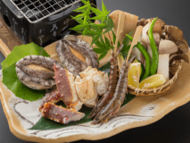 【+αの贅沢】伊勢海老姿造り×栄螺・鮑・車海老の炭火焼きの会席で上質なひと時を