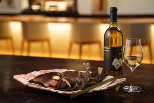 【茶料理 一例】懐石 まる喜では甲州産ワイン「まるき葡萄酒」を各種取り揃えております