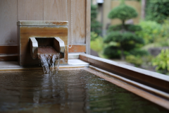 【本館庭園露天風呂付き和洋室】テラスには源泉掛け流しの露天風呂をご用意 【本館庭園露天風呂付き和洋室】テラスには源泉掛け流しの露天風呂をご用意