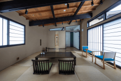 別邸離れ【露天風呂+ウッドデッキ】天鵞絨　日本の伝統色を基調にしてデザインされた和洋室