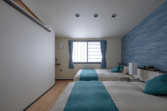 別邸離れ【露天風呂+ウッドデッキ】天鵞絨　日本の伝統色を基調にしてデザインされた和洋室