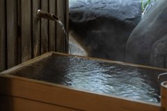 本館離れ半露天風呂付【国師】源泉かけ流しの湯をご堪能ください