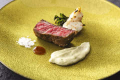 【スタンダードコース】メイン料理には熊野牛の希少部位を＜薪焼き＞でお楽しみ下さい。