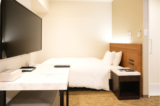 お部屋にテレビや空気清浄機など完備しております♪