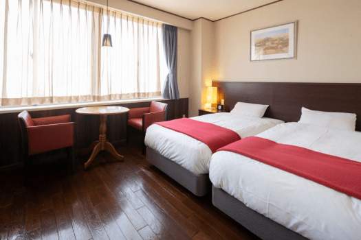 【ツインルーム】バス・トイレ付（21㎡）
限定1室のデザインにこだわった特別なお部屋です。
姫路で過ごす特別な1日に是非ご利用ください。