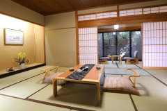 特別室　桃生（ものお）/和室12畳+信楽焼陶器風呂