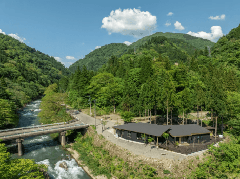 山と川に囲まれた一棟貸しヴィラ