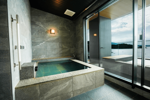 Quad Suite [Indoor bath and outdoor bath in guest room]