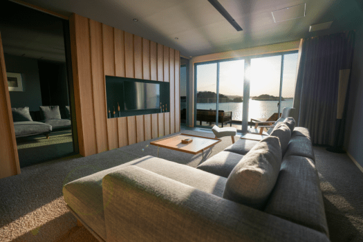 Quad Suite [Indoor bath and outdoor bath in guest room]