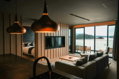 Quad Suite [Indoor bath and outdoor bath in guest room]