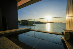 Quad Suite [Indoor bath and outdoor bath in guest room]