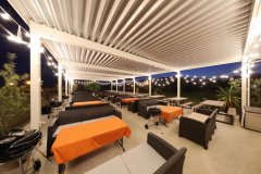 【夜の部18時から21時　屋根付き】ガーデンソファサイト