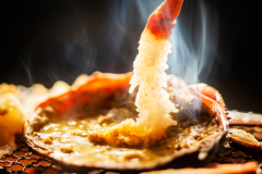 獲れたて〈活ズワイ蟹1人1杯〉を贅沢に。「甲羅味噌焼き×新鮮蟹刺し」で楽しむ至福のひととき