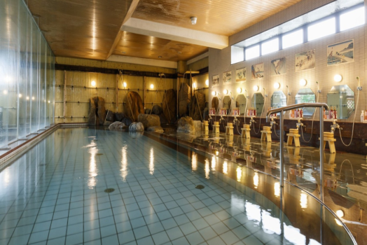 ■京女湯（女性大浴場）■しっとりとやさしい、気配り上手。男性用と同じくらいの大きさがあり、 打たせ湯やジェットバスも楽しめます。