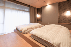 ■ジャパニーズスイート吉原■和室１８畳＋ベットルーム（ガーデンビュー）■ベットルームには、２ベットご用意いたしております。おやすみの際は、ベットルームでお過ごしくださいませ。