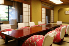 ■大部屋和室■２７畳　二間続きの広々和室
２７畳のコネクトルーム。広々とした客室となっております。お子様連れの大家族でも安心の広さ。