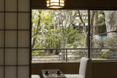 ■客室一例■客室からの風景■客室から望む風景。非日常の安らぎを感じるひと時を感じられます。